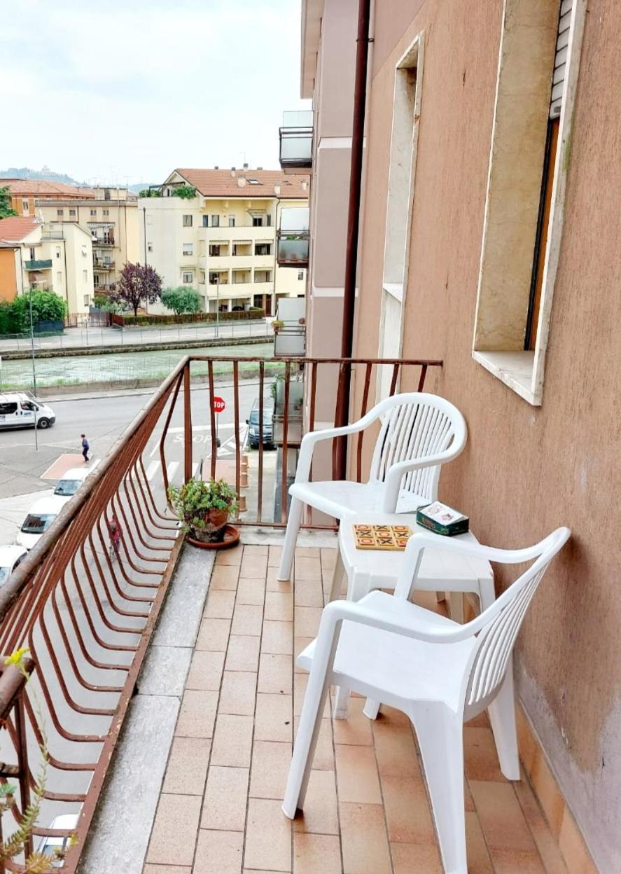 Da Fabio E Francesca - Holiday Apartment Verona Luaran gambar